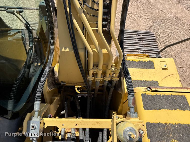 image for item EW4615 2003 Komatsu PC200LC excavator