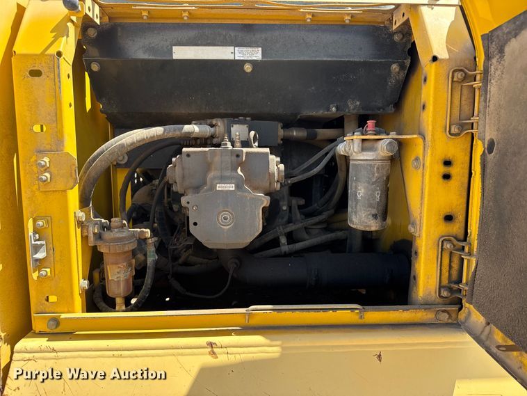 image for item EW4615 2003 Komatsu PC200LC excavator