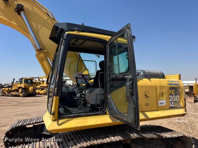 image for item EW4615 2003 Komatsu PC200LC excavator