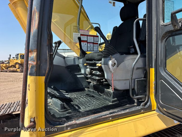 image for item EW4615 2003 Komatsu PC200LC excavator