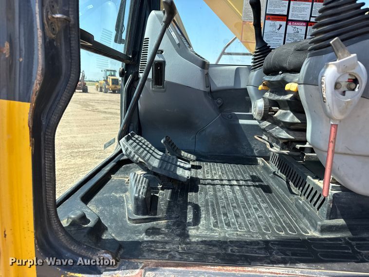 image for item EW4615 2003 Komatsu PC200LC excavator