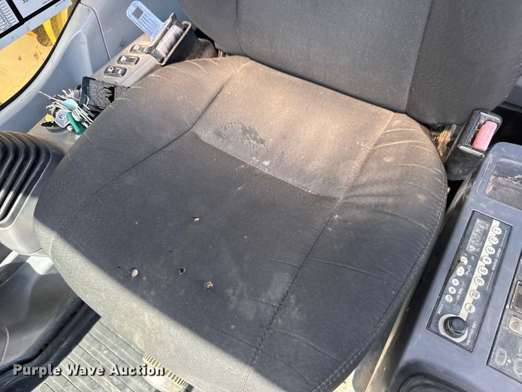 image for item EW4615 2003 Komatsu PC200LC excavator