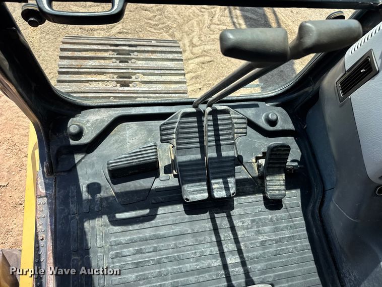 image for item EW4615 2003 Komatsu PC200LC excavator