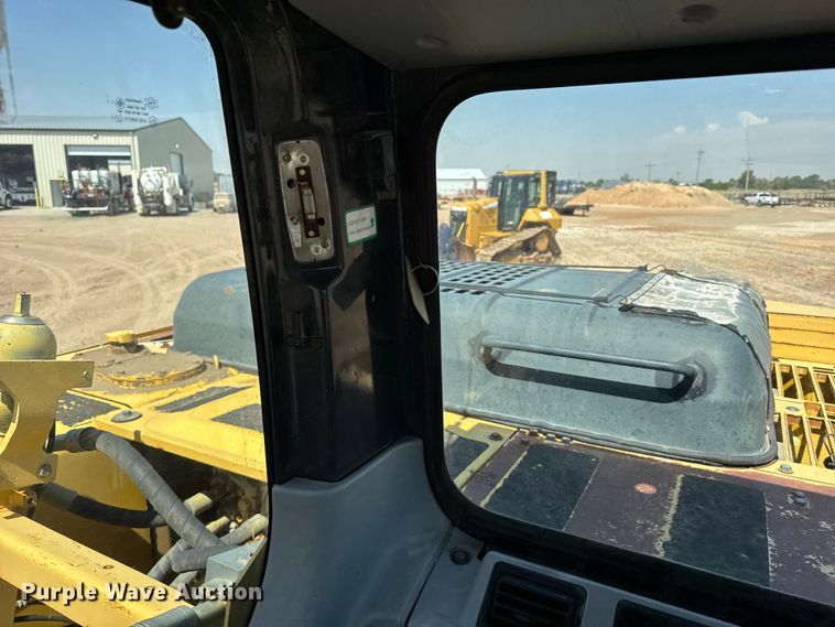 image for item EW4615 2003 Komatsu PC200LC excavator