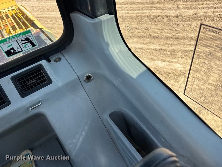 image for item EW4615 2003 Komatsu PC200LC excavator