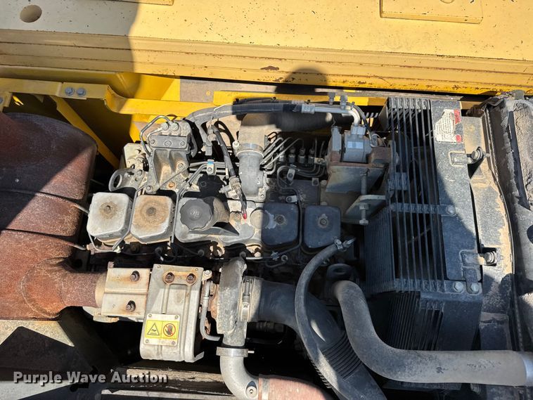 image for item EW4615 2003 Komatsu PC200LC excavator