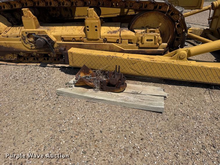 image for item EW4618 1975 Caterpillar D9H dozer
