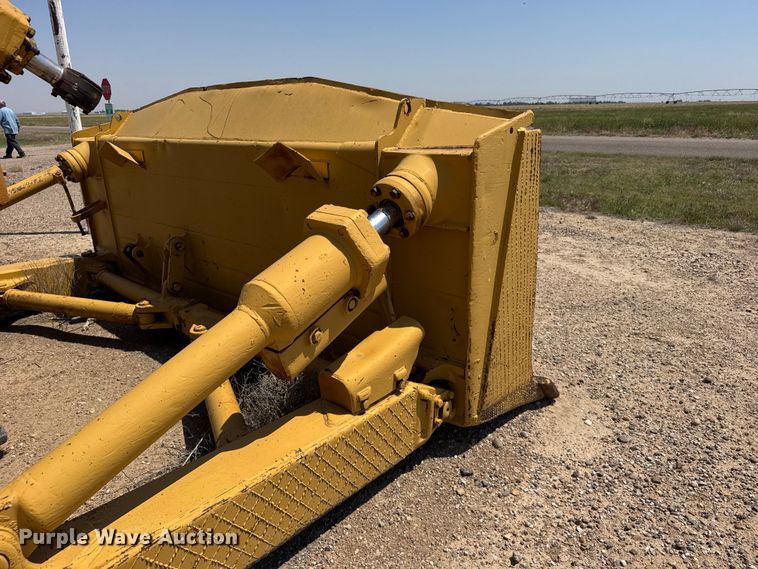 image for item EW4618 1975 Caterpillar D9H dozer