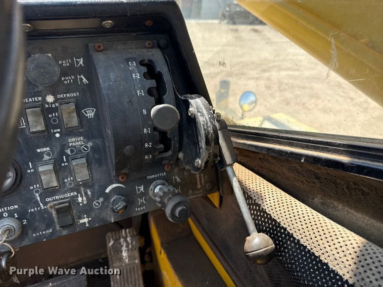 image for item EW4621 2000 Grove RT522B crane
