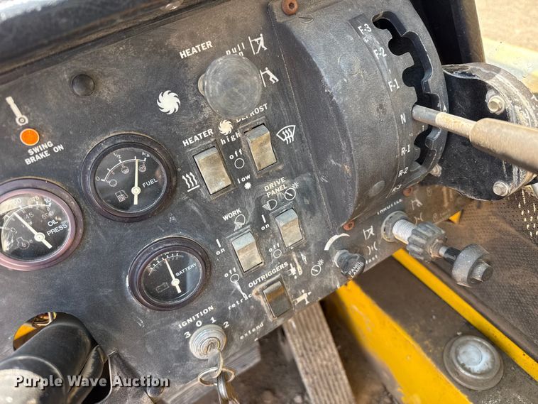 image for item EW4621 2000 Grove RT522B crane