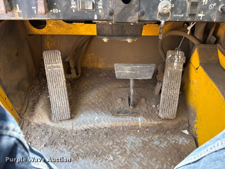 image for item EW4621 2000 Grove RT522B crane