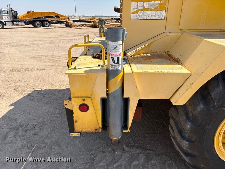 image for item EW4621 2000 Grove RT522B crane