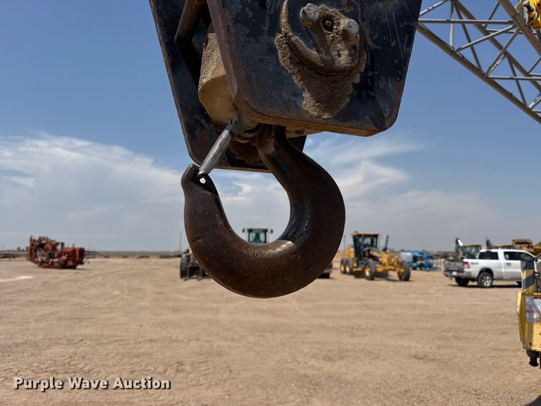 image for item EW4621 2000 Grove RT522B crane