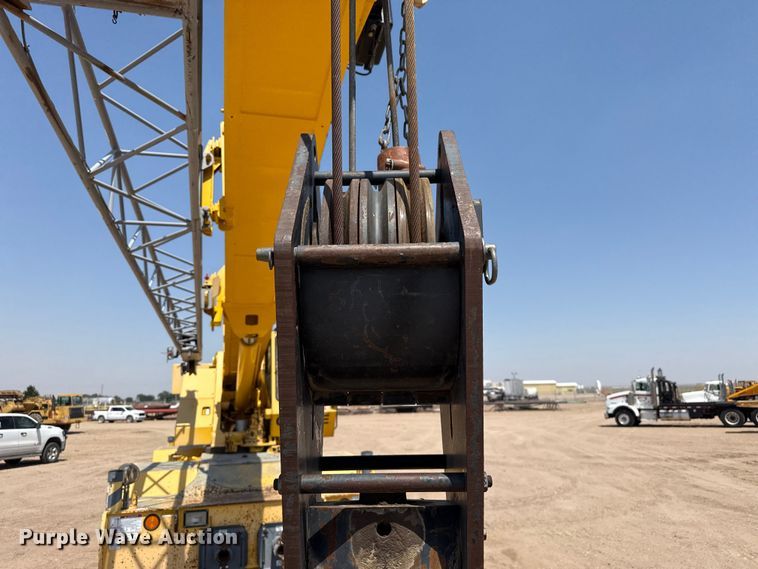image for item EW4621 2000 Grove RT522B crane