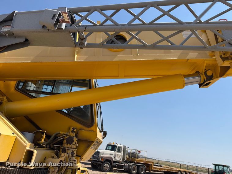 image for item EW4621 2000 Grove RT522B crane