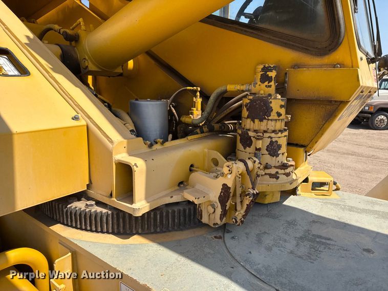image for item EW4621 2000 Grove RT522B crane