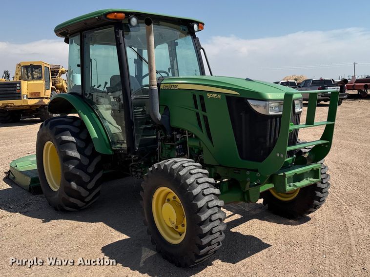 image for item EW4622 2014 John Deere 5085E MFWD tractor