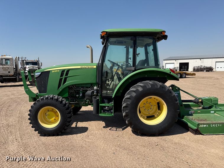 image for item EW4622 2014 John Deere 5085E MFWD tractor