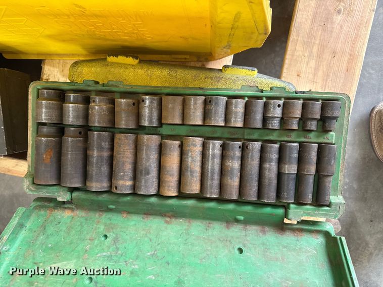 image for item EW4635 Assorted tools