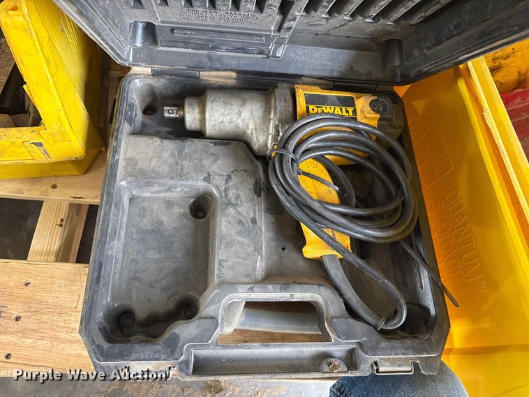 image for item EW4635 Assorted tools