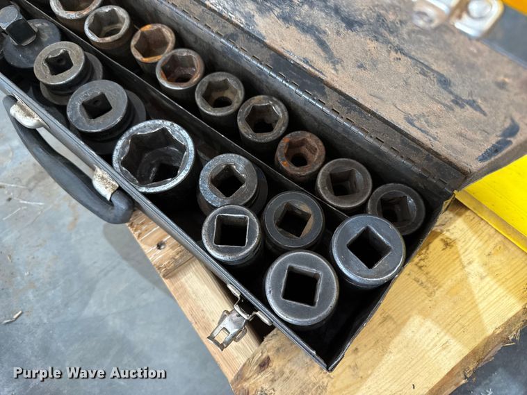 image for item EW4635 Assorted tools