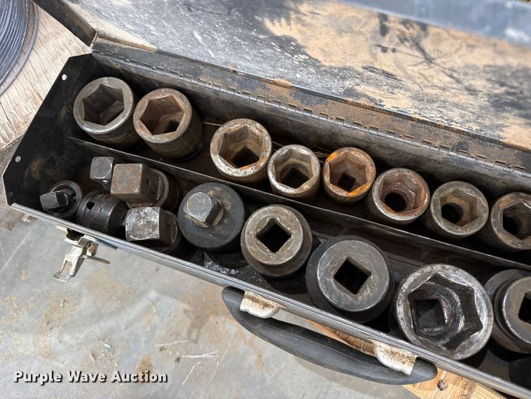 image for item EW4635 Assorted tools