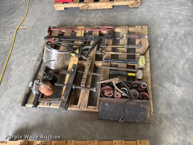 image for item EW4635 Assorted tools