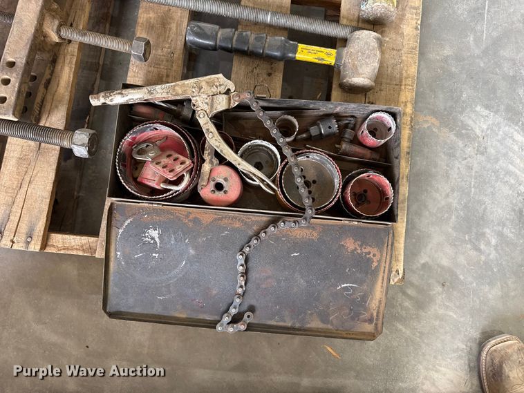 image for item EW4635 Assorted tools
