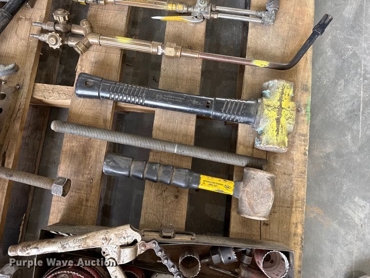 image for item EW4635 Assorted tools