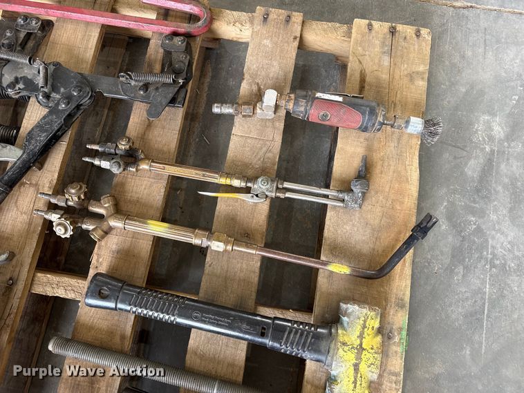 image for item EW4635 Assorted tools