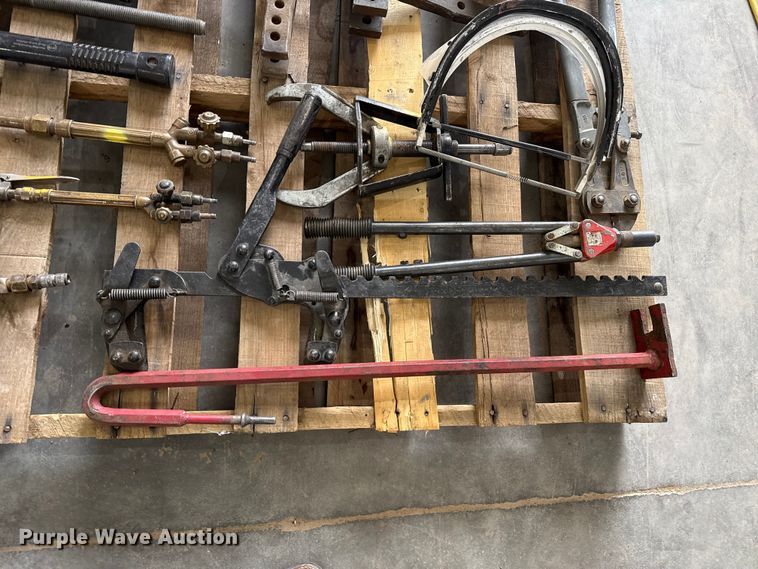 image for item EW4635 Assorted tools