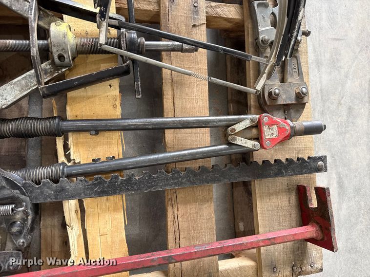 image for item EW4635 Assorted tools