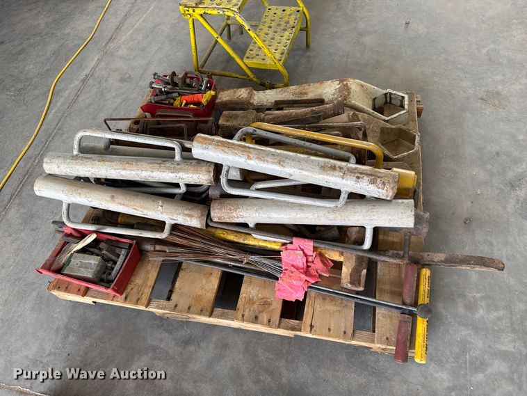 image for item EW4636 Assorted tools