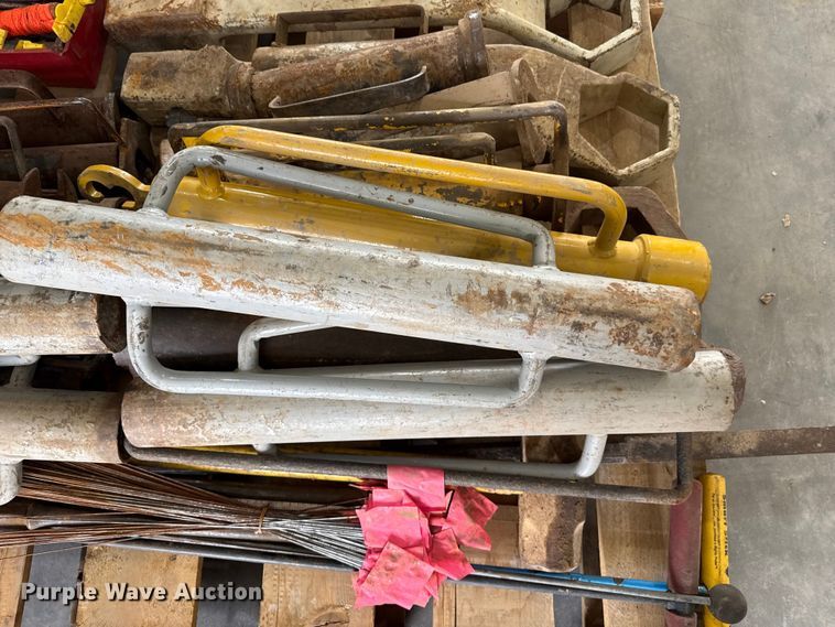 image for item EW4636 Assorted tools