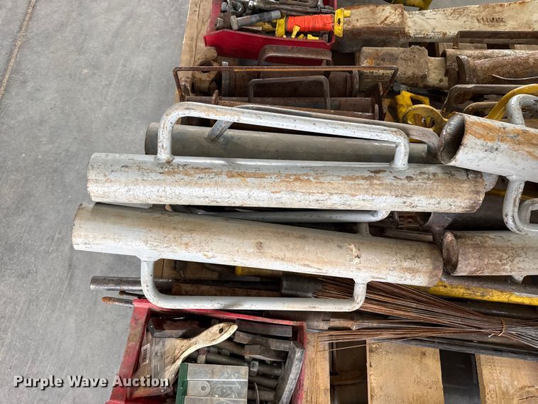 image for item EW4636 Assorted tools