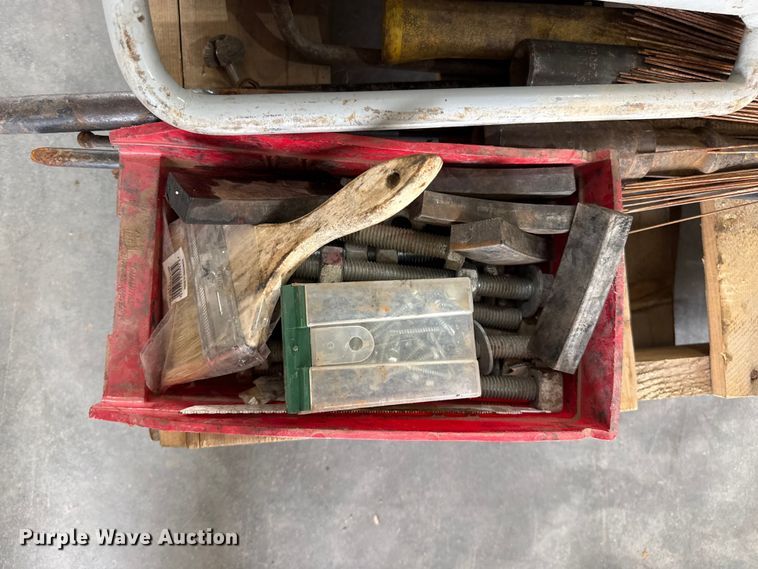 image for item EW4636 Assorted tools