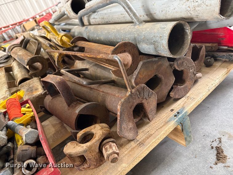 image for item EW4636 Assorted tools
