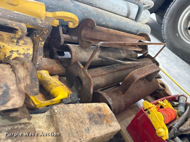 image for item EW4636 Assorted tools