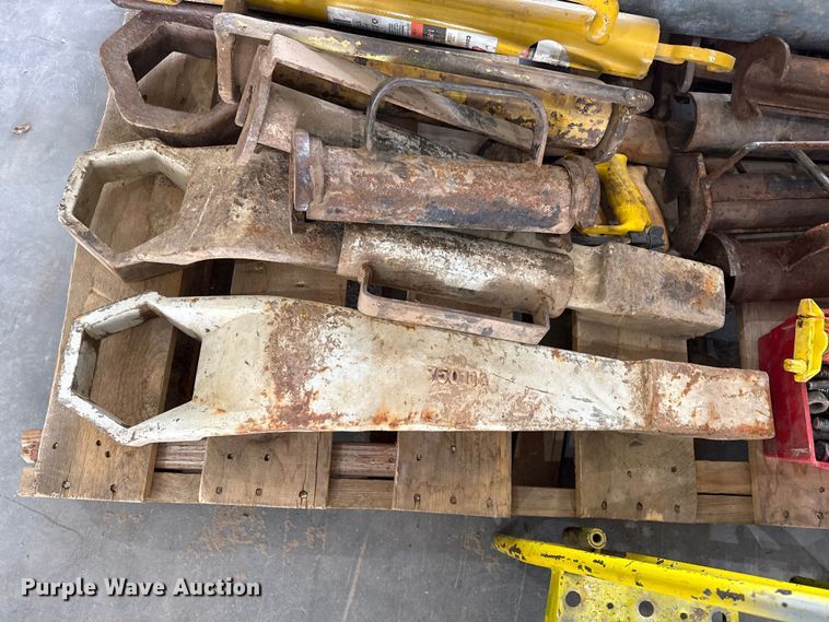 image for item EW4636 Assorted tools