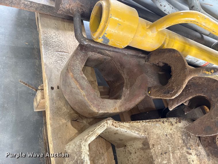 image for item EW4636 Assorted tools