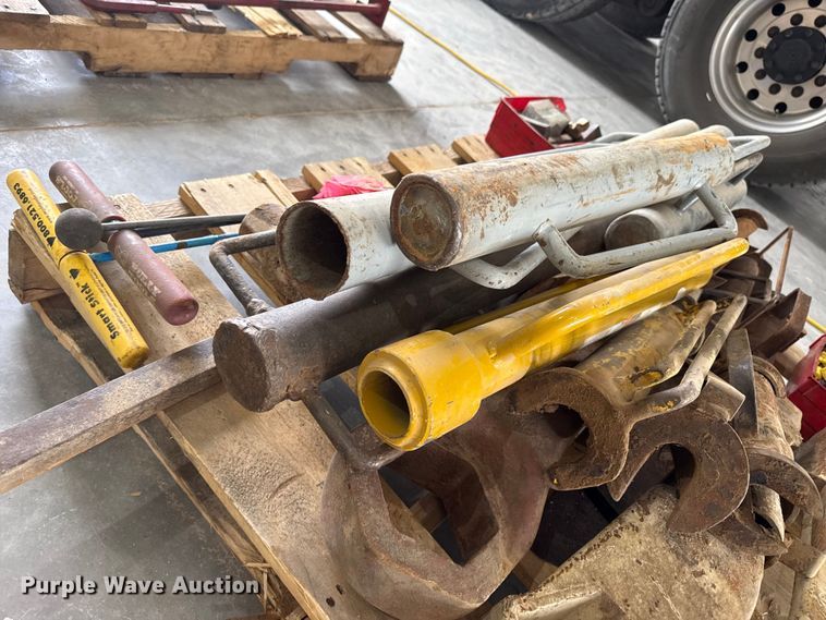 image for item EW4636 Assorted tools