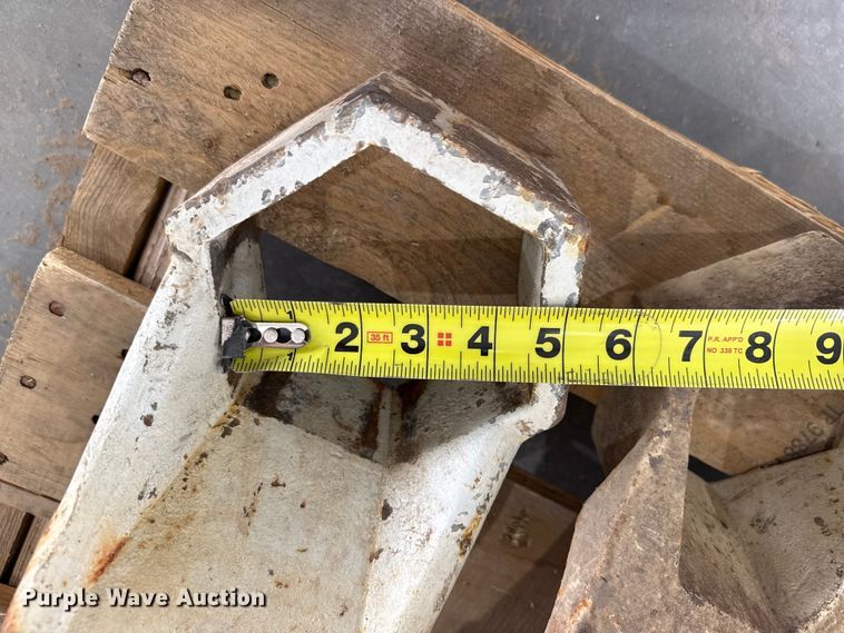 image for item EW4636 Assorted tools