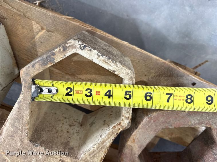 image for item EW4636 Assorted tools