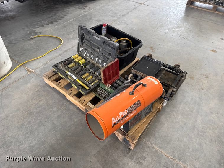 image for item EW4636 Assorted tools