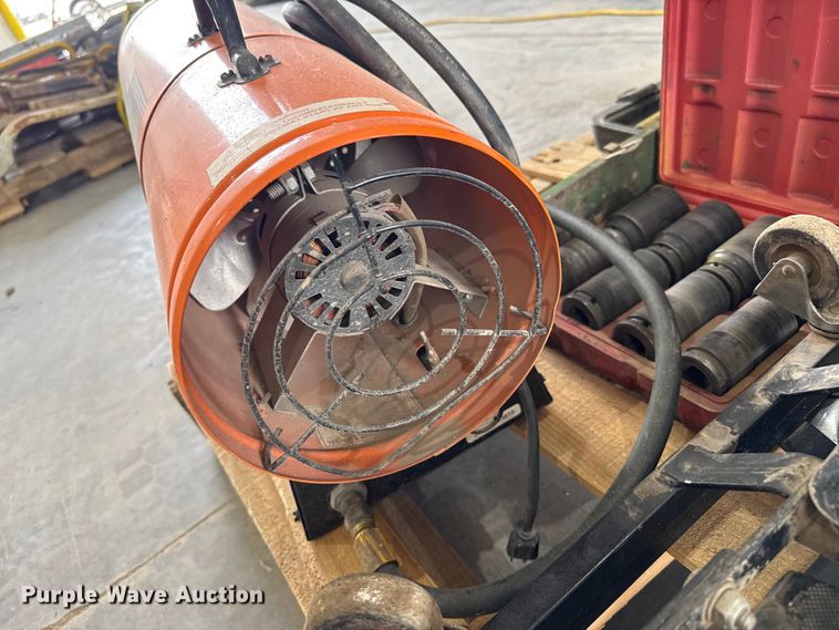 image for item EW4636 Assorted tools