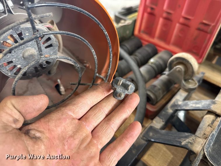 image for item EW4636 Assorted tools