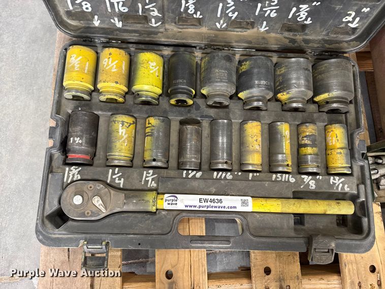 image for item EW4636 Assorted tools