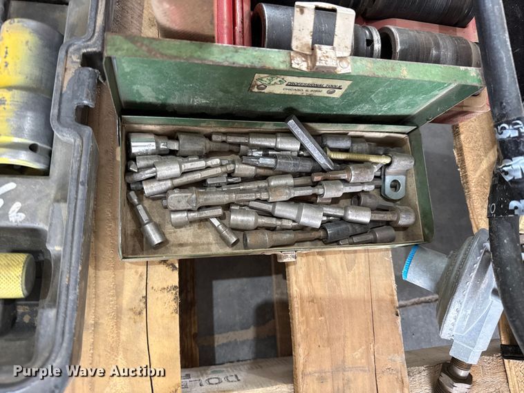 image for item EW4636 Assorted tools