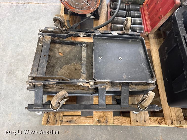 image for item EW4636 Assorted tools
