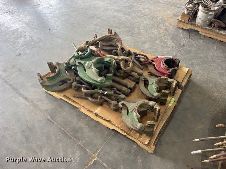 image for item EW4642 Approximately 6 pipe lifting clamps